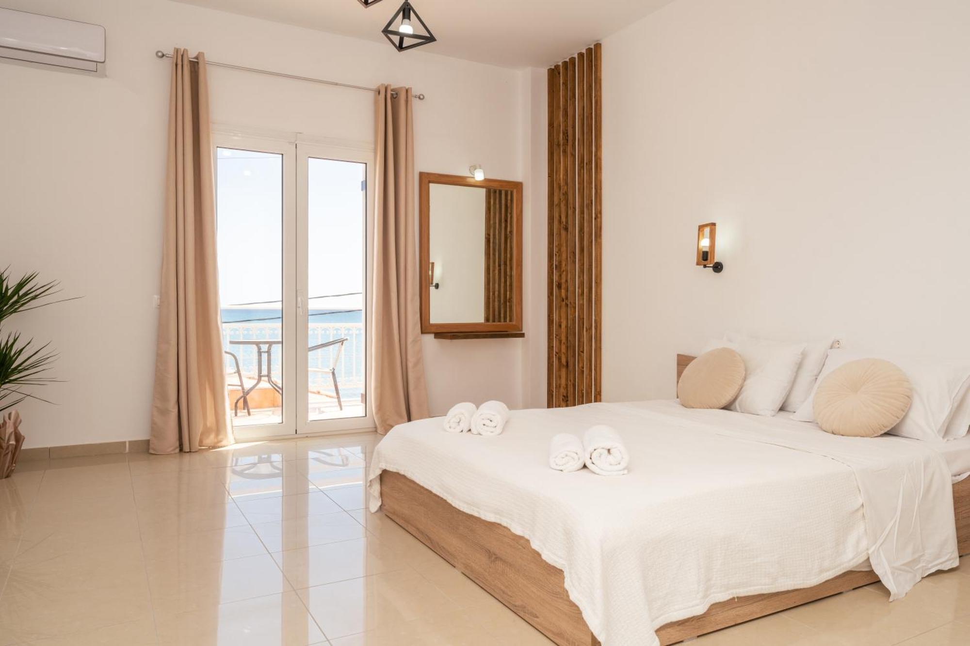 C'Est La Vie Rooms And Suites Laganas Exterior foto
