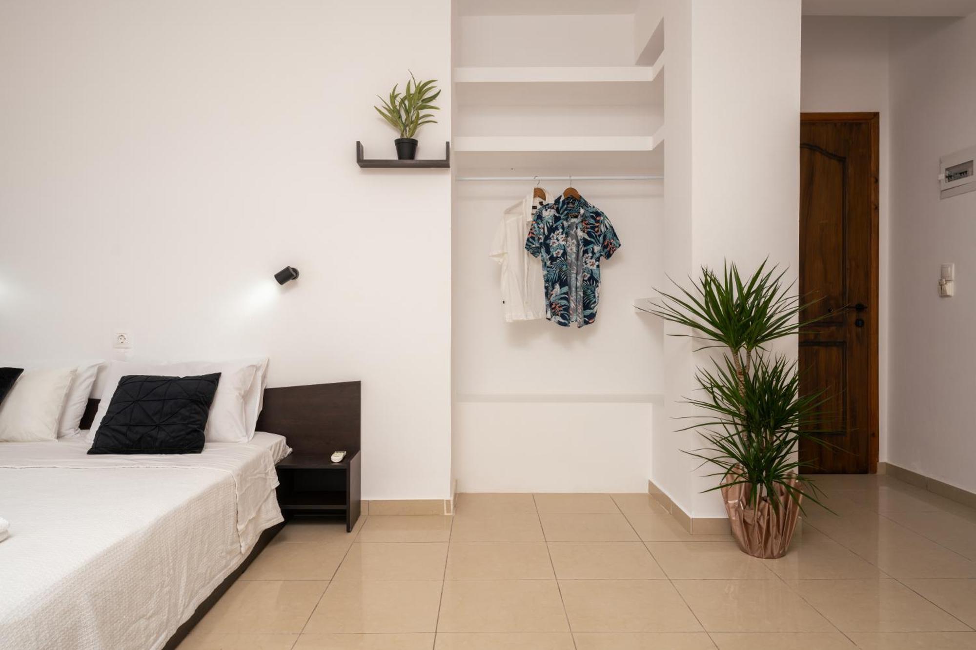 C'Est La Vie Rooms And Suites Laganas Exterior foto