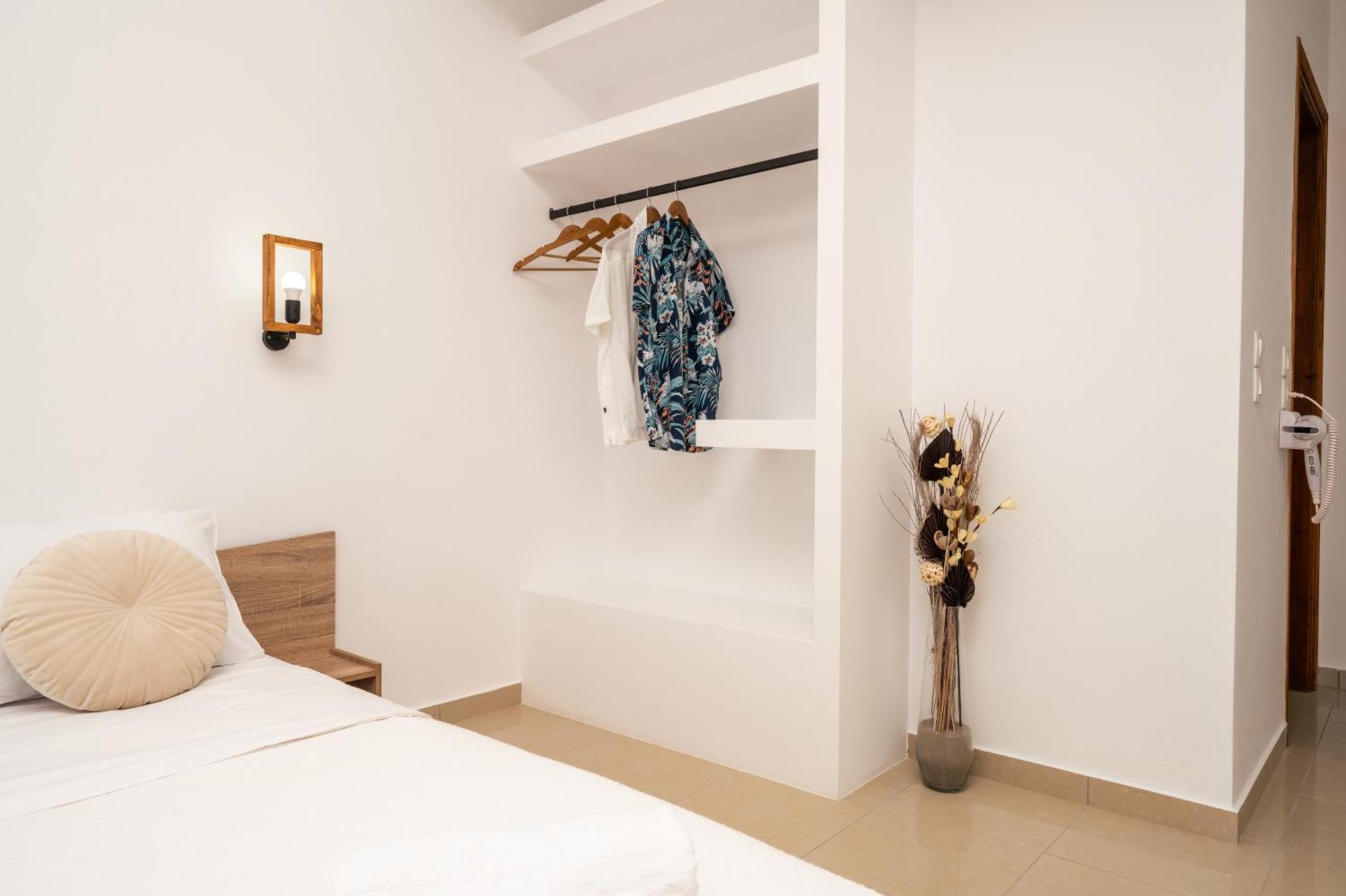 C'Est La Vie Rooms And Suites Laganas Exterior foto